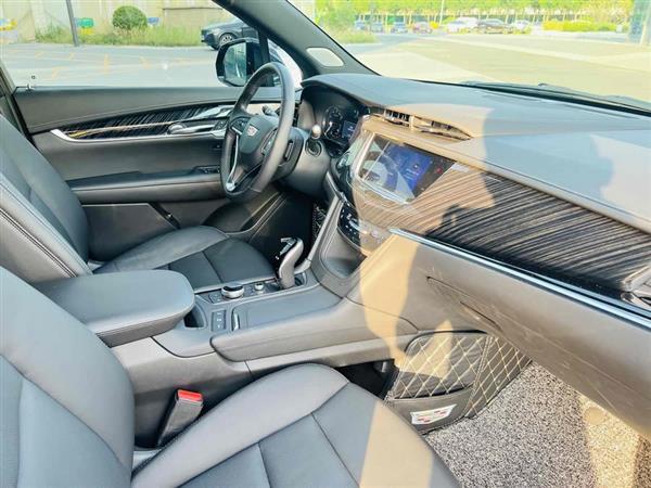 凯迪拉克XT6 2022款 2.0T 六座四驱豪华型