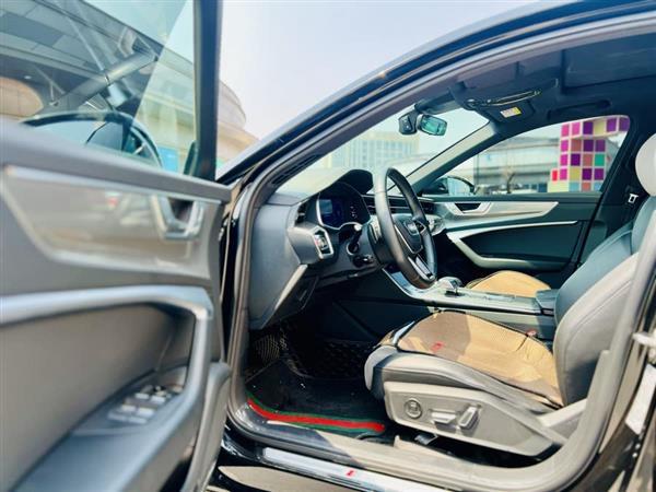 奥迪A6L 2023款 45 TFSI 臻选动感型
