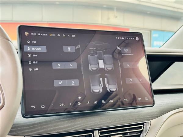 腾势D9 2022款 DM-i 970 四驱旗舰型