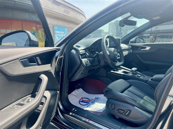 奥迪A4L 2023款 40 TFSI 豪华动感型