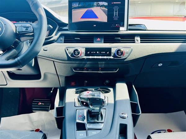奥迪A4L 2023款 40 TFSI 豪华动感型