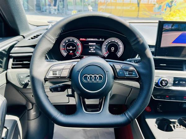 奥迪A4L 2023款 40 TFSI 豪华动感型