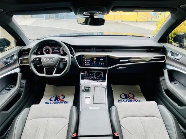 奥迪A6L 2023款 45 TFSI quattro 尊享动感型