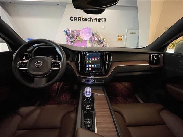 沃尔沃XC60插电式混动 2024款 T8 插电混动 长续航四驱智远豪华版