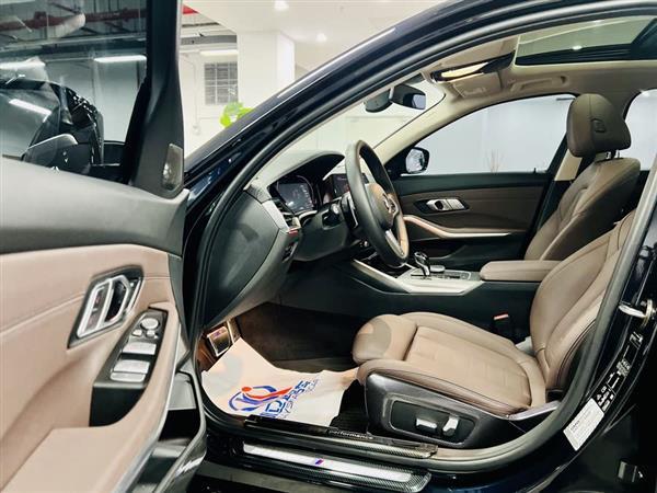 宝马3系 2021款 改款二 330Li xDrive M运动曜夜套装