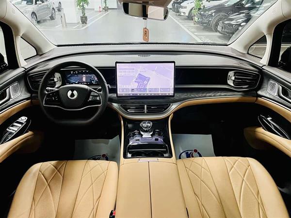 腾势D9 2024款 DM-i 970 豪华型