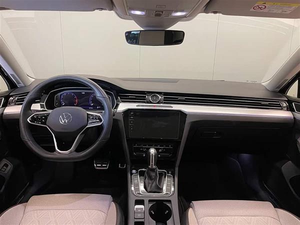 迈腾 2023款 200万辆纪念版 330TSI DSG豪华型