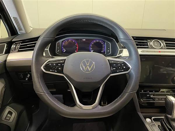 迈腾 2023款 200万辆纪念版 330TSI DSG豪华型