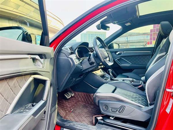奥迪Q3 2023款 改款 45 TFSI quattro 时尚动感型