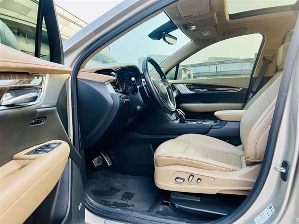 凯迪拉克XT6 2021款 2.0T 六座四驱铂金型