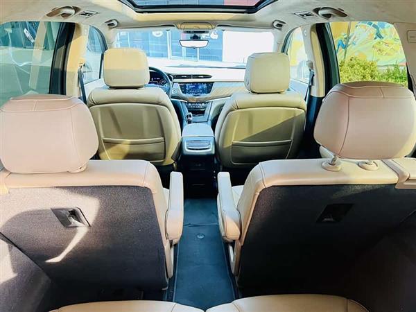 凯迪拉克XT6 2021款 2.0T 六座四驱铂金型