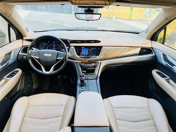凯迪拉克XT6 2021款 2.0T 六座四驱铂金型