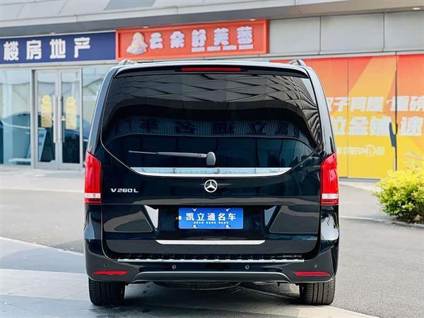 奔驰V级 2022款 V 260 L 长轴距豪华版