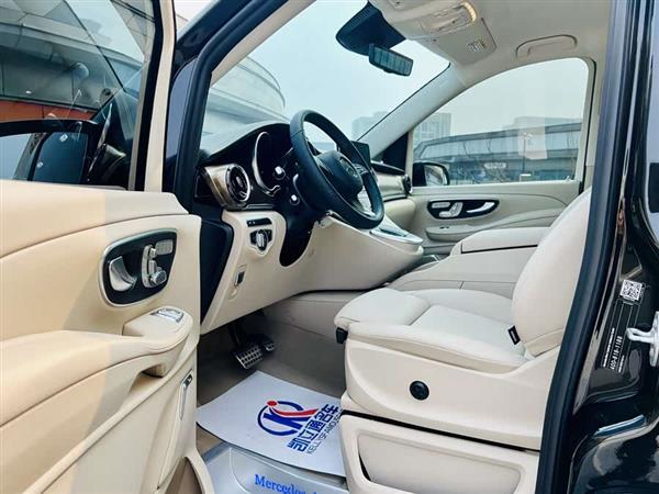 奔驰V级 2022款 V 260 L 长轴距豪华版