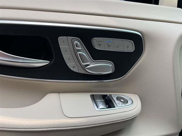 奔驰V级 2022款 V 260 L 长轴距豪华版