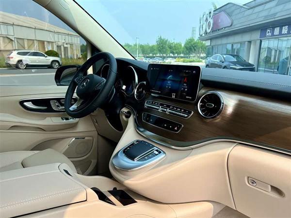 奔驰V级 2022款 V 260 L 长轴距豪华版