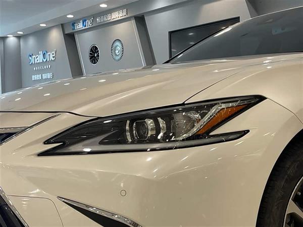 雷克萨斯ES 2021款 260 卓越版