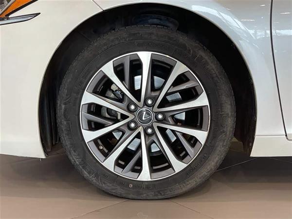 雷克萨斯ES 2021款 260 卓越版