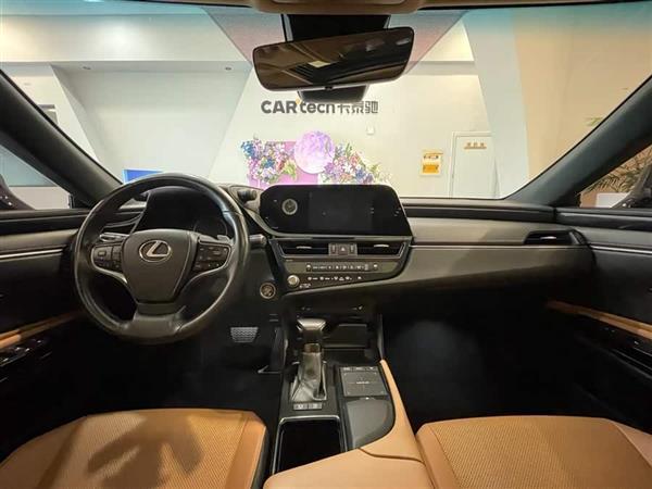 雷克萨斯ES 2021款 260 卓越版