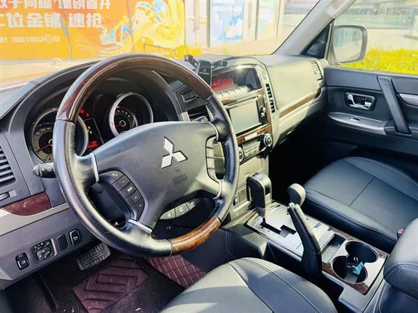 帕杰罗(进口)V97 2018款 3.8L 中东版
