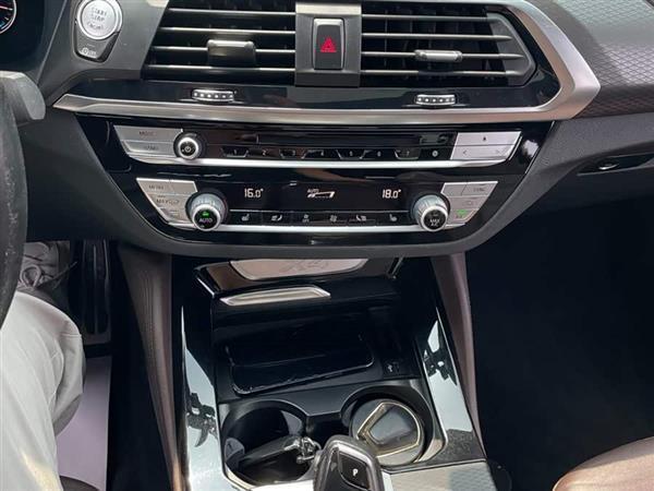 宝马X4 2019款 xDrive25i M越野套装