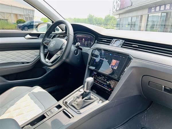 迈腾 2023款 200万辆纪念版 330TSI DSG豪华型