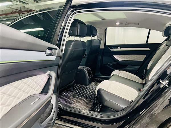 迈腾 2024款 200万辆众享款 330TSI DSG豪华型
