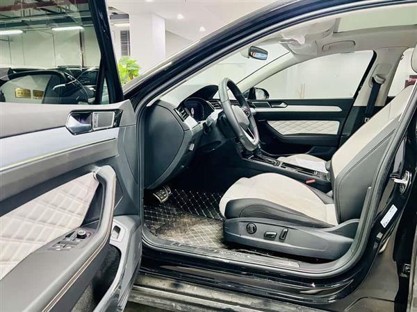迈腾 2024款 200万辆众享款 330TSI DSG豪华型