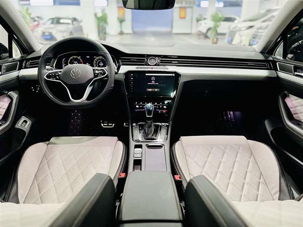 迈腾 2024款 200万辆众享款 330TSI DSG豪华型