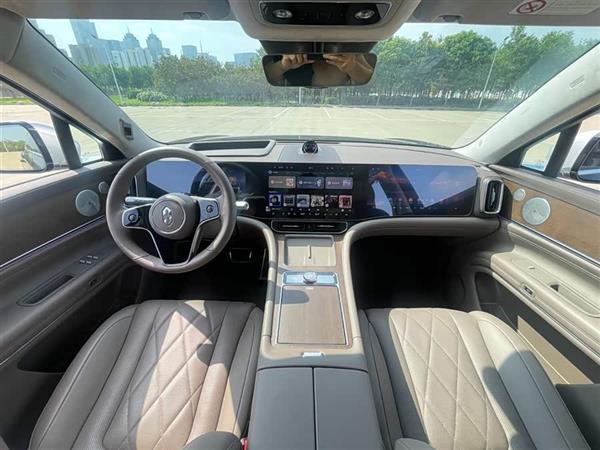 问界M9 2024款 增程 Ultra版 52kWh 5座版