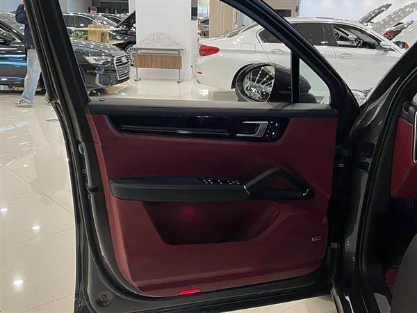 Cayenne 2022款 Cayenne 3.0T 铂金版