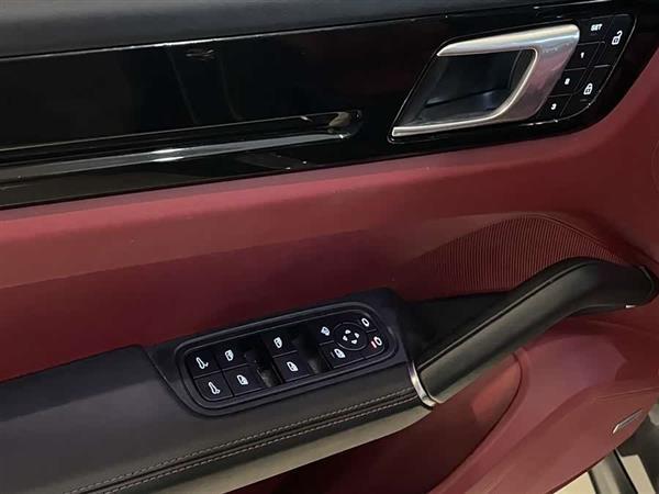 Cayenne 2022款 Cayenne 3.0T 铂金版