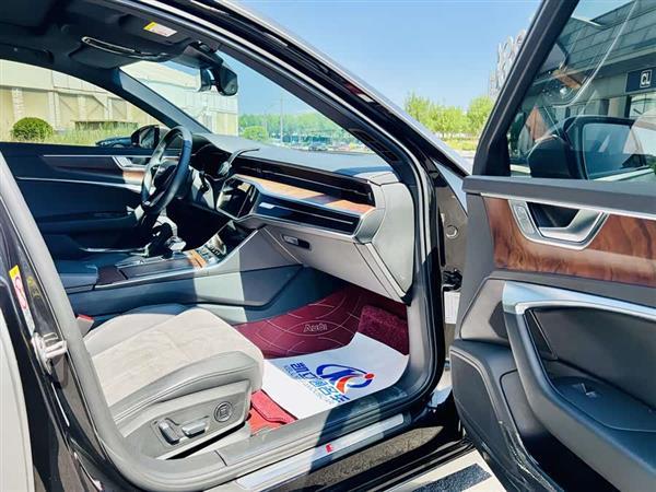 奥迪A6L 2023款 45 TFSI quattro 臻选动感型