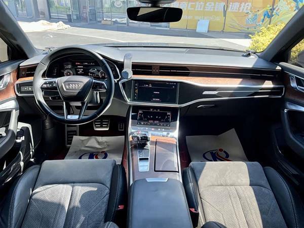 奥迪A6L 2023款 45 TFSI quattro 臻选动感型