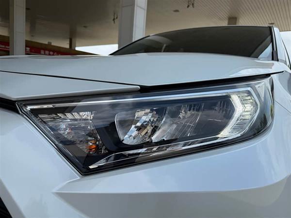 RAV4荣放 2021款 双擎 2.5L E-CVT两驱精英版