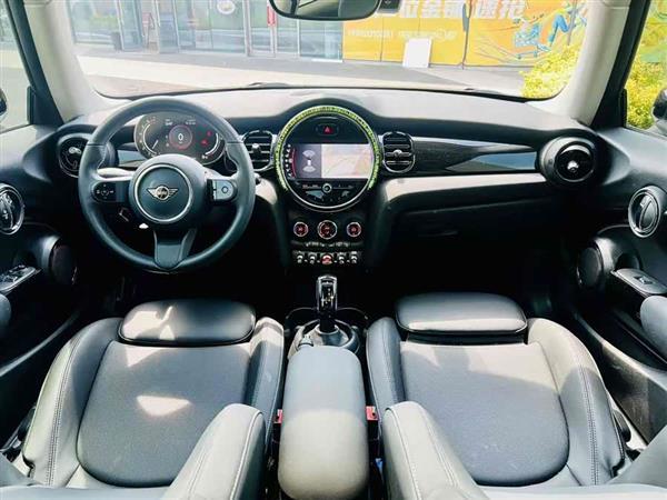 MINI 2023款 改款 1.5T COOPER 艺术家