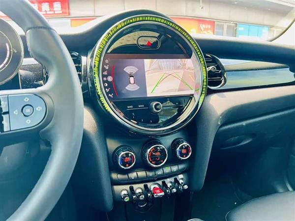 MINI 2023款 改款 1.5T COOPER 艺术家