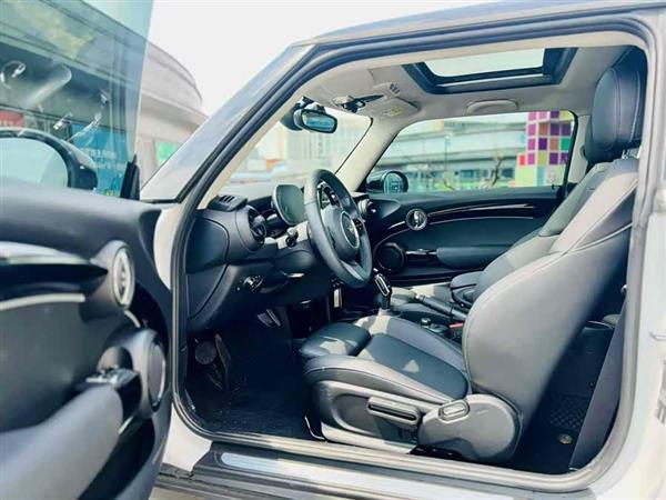MINI 2023款 改款 1.5T COOPER 艺术家