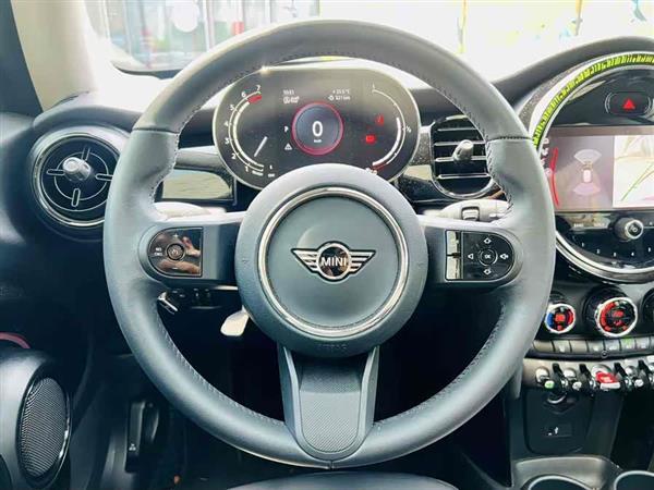 MINI 2023款 改款 1.5T COOPER 艺术家