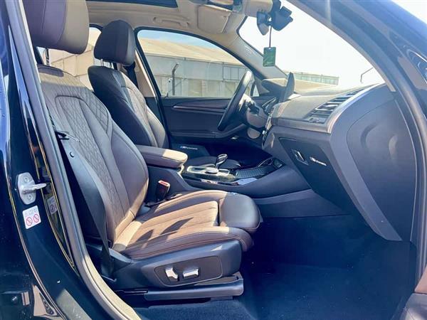 宝马X3 2023款 xDrive30i 领先型 M曜夜套装