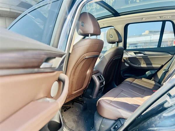 宝马X3 2023款 xDrive30i 领先型 M曜夜套装