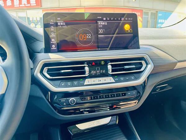 宝马X3 2023款 xDrive30i 领先型 M曜夜套装