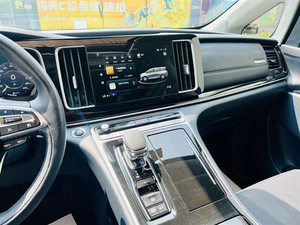传祺M8 2023款 领秀系列 390T 尊贵版