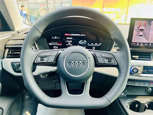奥迪A4L 2022款 40 TFSI 豪华动感型
