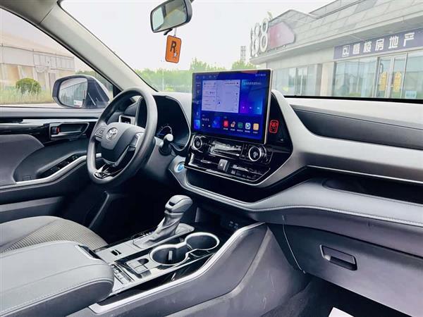 汉兰达 2022款 双擎 2.5L 两驱精英版 7座