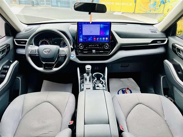 汉兰达 2022款 双擎 2.5L 两驱精英版 7座