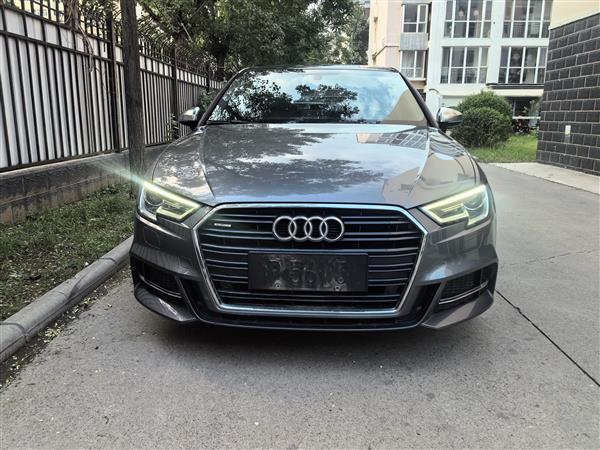 奥迪 奥迪A3 2018款 30周年年型 Sportback 35 TFSI 时尚型