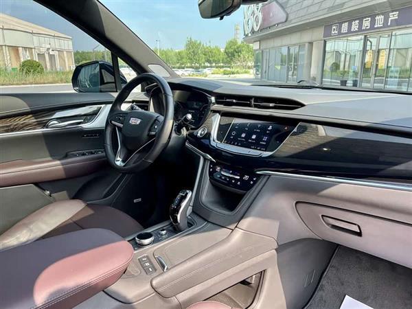凯迪拉克XT6 2022款 2.0T 七座四驱豪华型