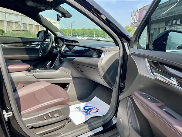 凯迪拉克XT6 2022款 2.0T 七座四驱豪华型