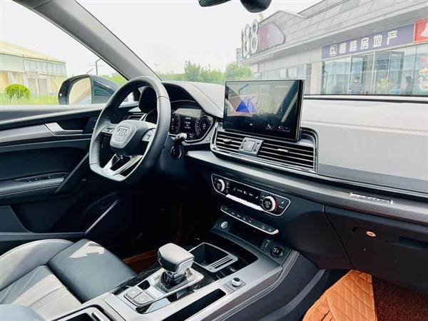 奥迪Q5L 2022款 40T 豪华动感型